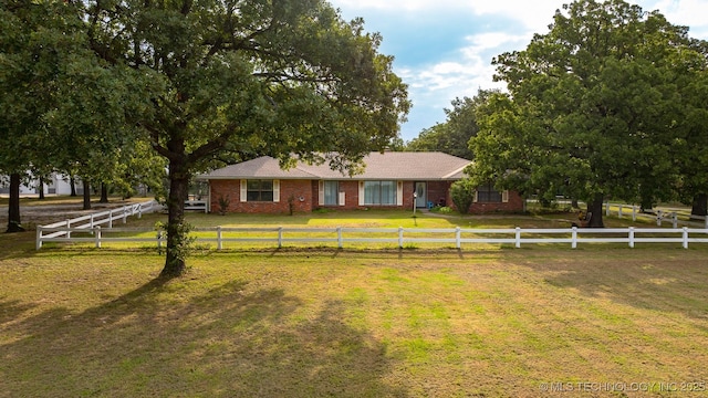 view of front facade with a front yard