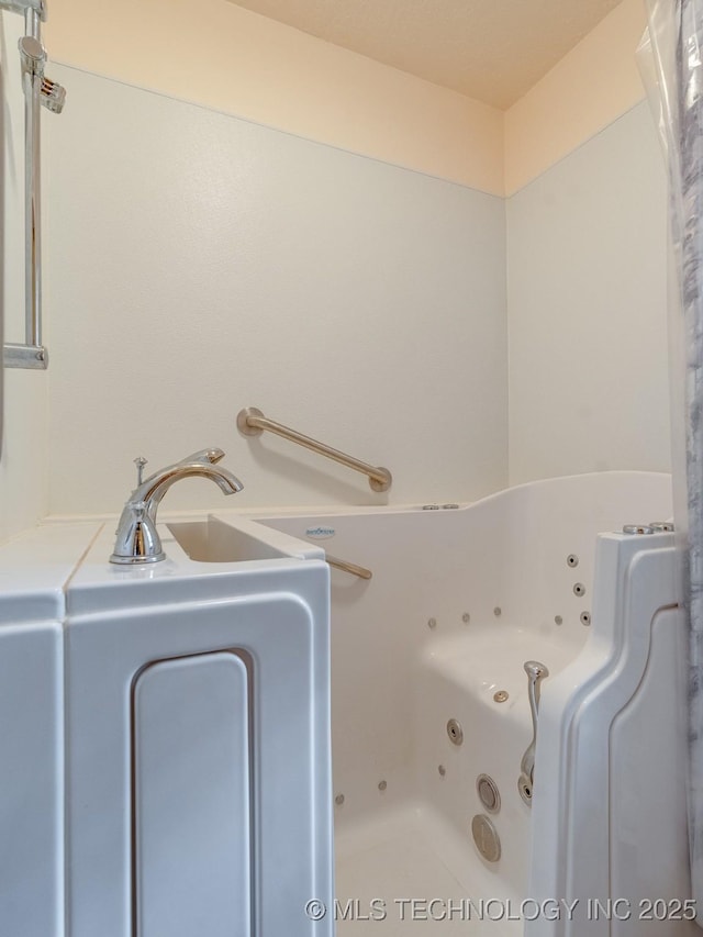 bathroom featuring a washtub