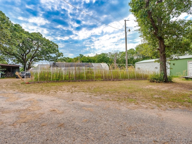 view of yard with an outdoor structure