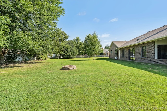 view of yard featuring a fire pit