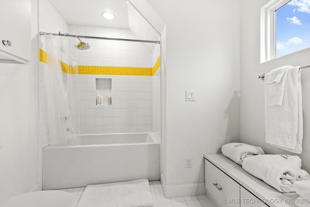 bathroom with shower / bath combo