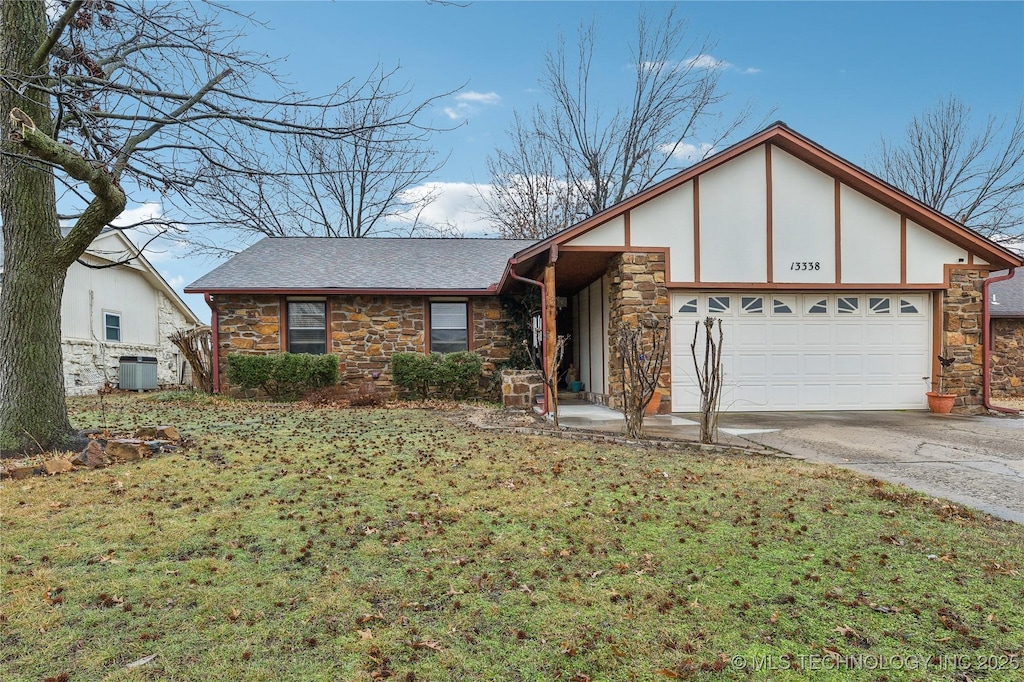 view of front of property featuring a garage and a front yard