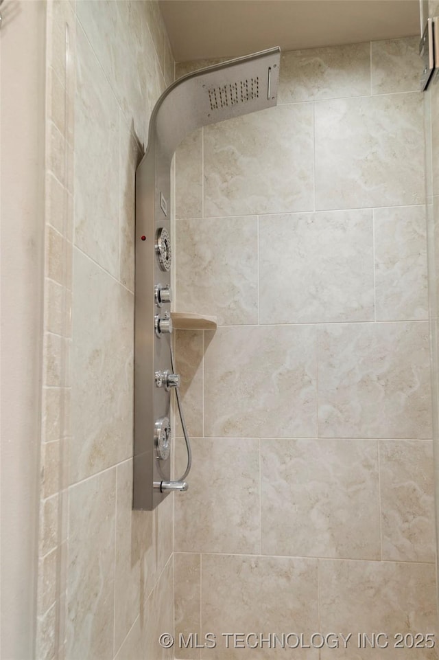 room details featuring a tile shower