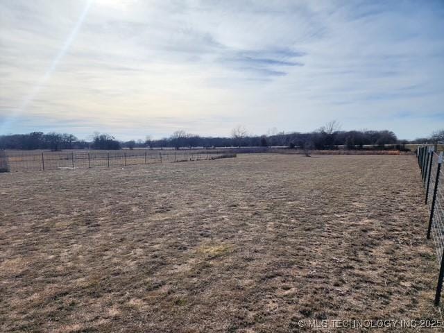 view of yard featuring a rural view