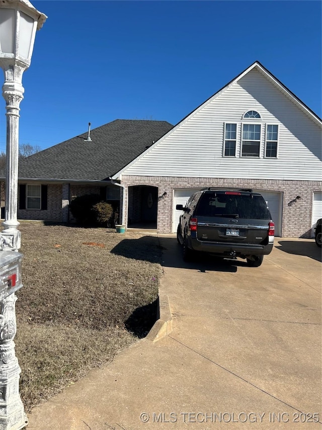 view of front of house featuring a garage