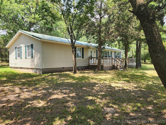 view of front of property with a wooden deck and a front lawn