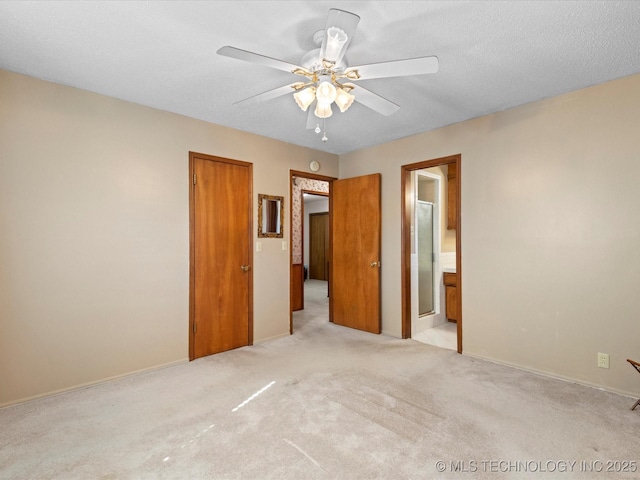 carpeted spare room featuring ceiling fan and a textured ceiling