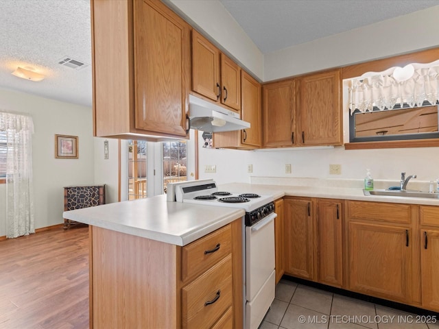 kitchen featuring sink, white electric range, light hardwood / wood-style floors, a textured ceiling, and kitchen peninsula