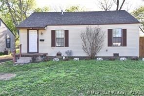 view of front of house with a front lawn