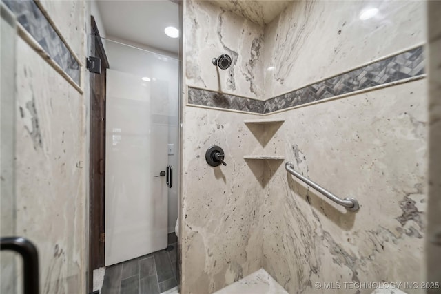 bathroom featuring tiled shower