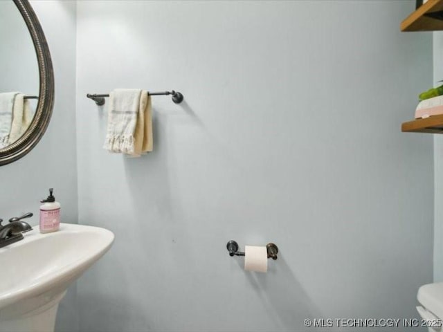 bathroom featuring sink and toilet