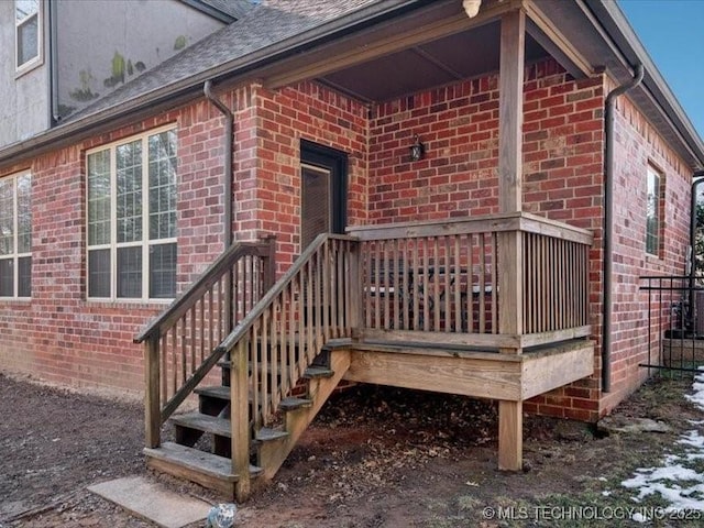 entrance to property featuring a wooden deck