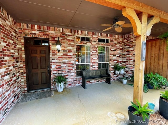 property entrance featuring ceiling fan