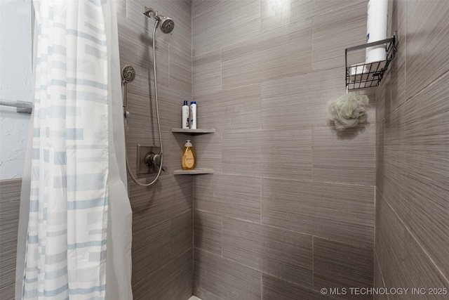 bathroom featuring curtained shower