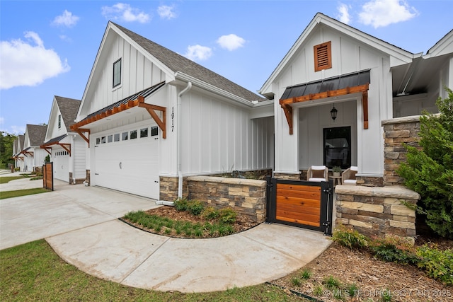 modern inspired farmhouse with a garage and covered porch