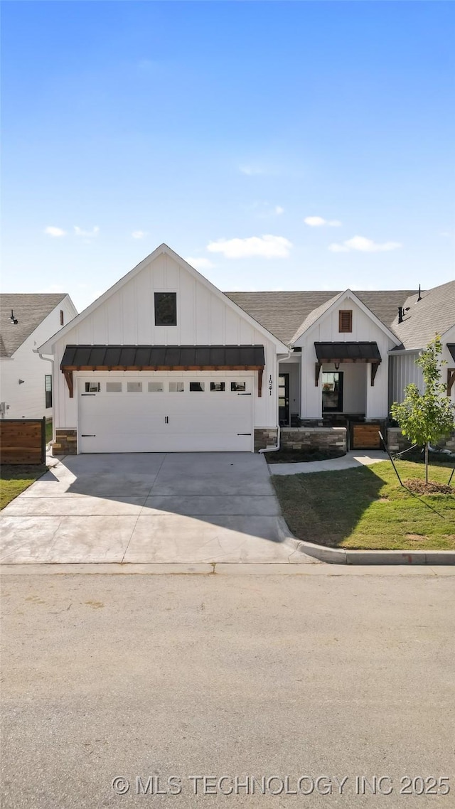 view of front of house with a garage and a front yard