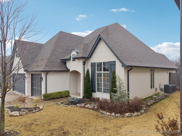 view of front of property featuring central AC unit and a front yard