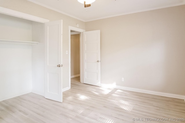 unfurnished bedroom featuring ceiling fan, ornamental molding, a closet, and light wood-type flooring