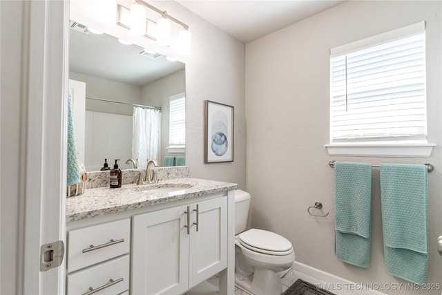 bathroom with a shower with curtain, vanity, and toilet