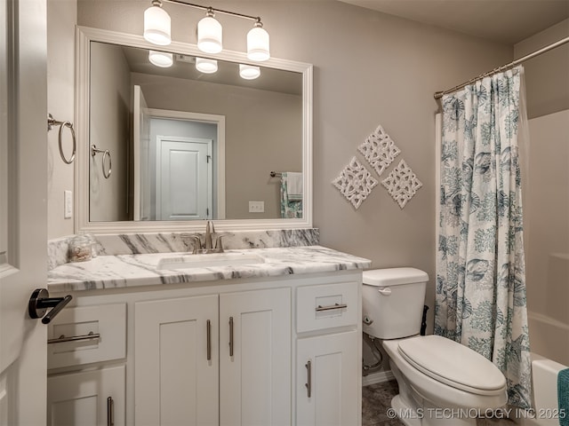 full bathroom featuring shower / tub combo with curtain, vanity, and toilet