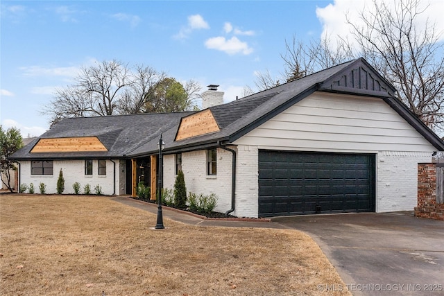 view of front of property featuring a garage and a front lawn