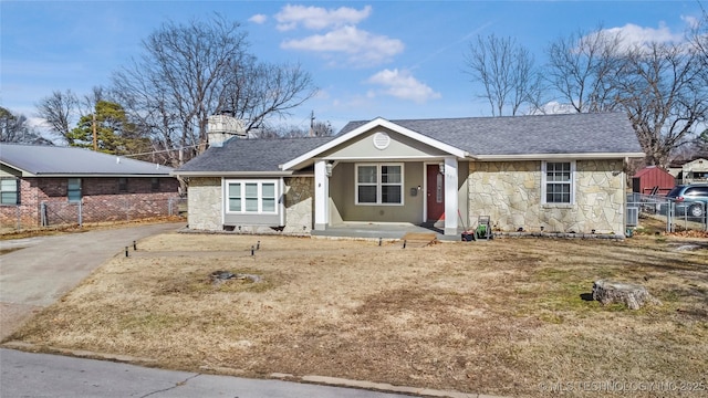 view of front of home featuring a porch and a front lawn