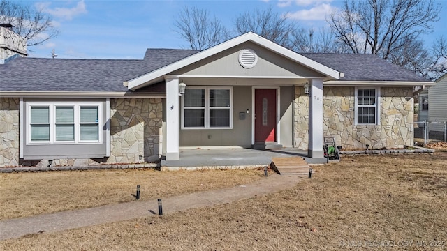 view of front facade featuring a front lawn and covered porch