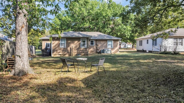 back of house featuring a yard