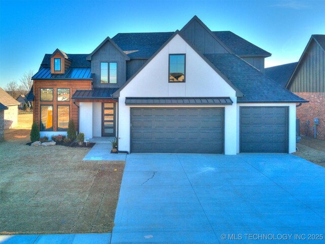 view of front of home featuring a garage