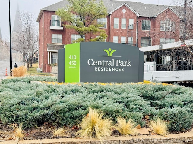 view of community / neighborhood sign