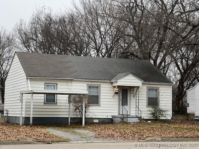view of front of property with crawl space
