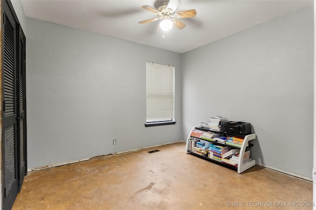 bedroom with ceiling fan