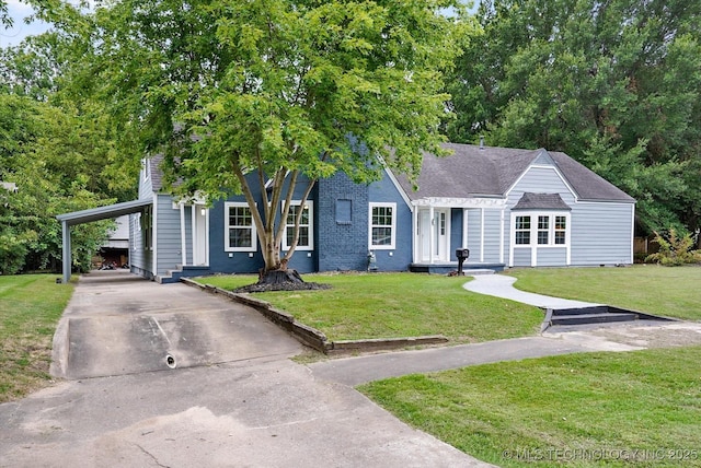 view of front of house with a front yard and a carport