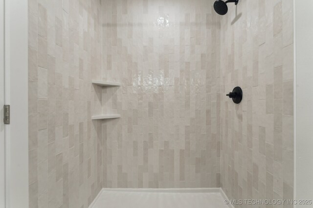 203 W Monroe Ave, Mcalester, OK 74501 - full bath featuring tiled shower