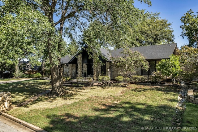 view of front of house with a front lawn