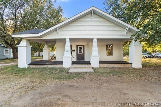 view of front facade featuring covered porch