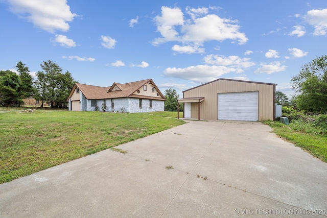 view of front of house featuring an outbuilding, a garage, and a front lawn