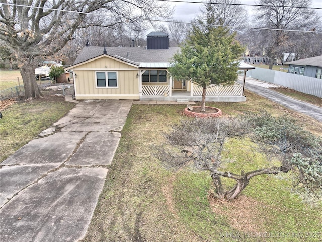 ranch-style house with a front yard and covered porch