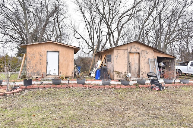 view of outdoor structure with a yard