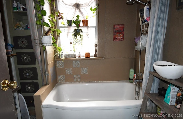 bathroom featuring a bathtub