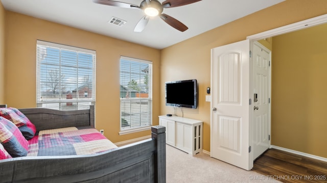 bedroom featuring ceiling fan