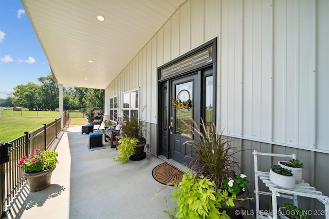 entrance to property with covered porch