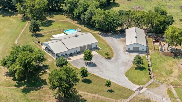 birds eye view of property featuring a rural view