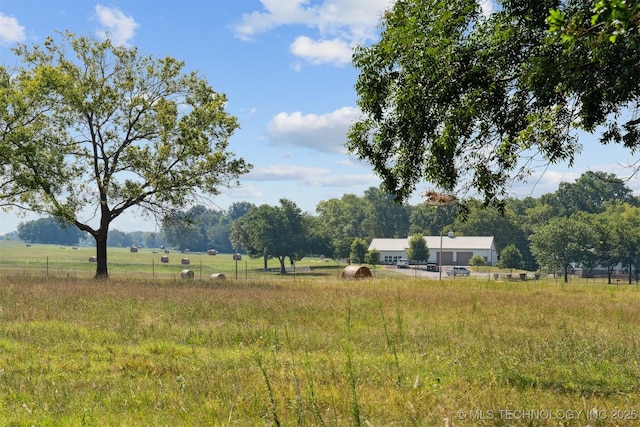 view of yard featuring a rural view