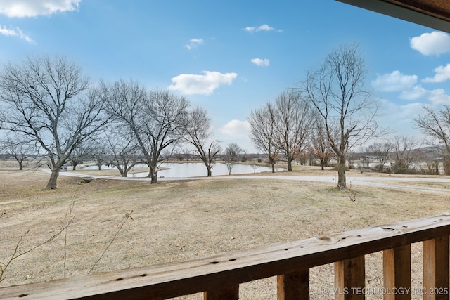 view of yard featuring a water view