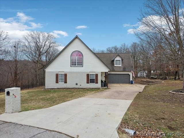 view of front facade featuring a garage and a front lawn