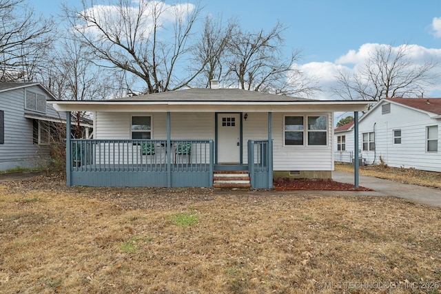 bungalow-style house featuring a front yard and covered porch