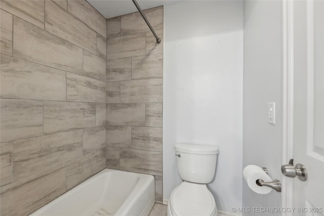 bathroom with tiled shower / bath and toilet