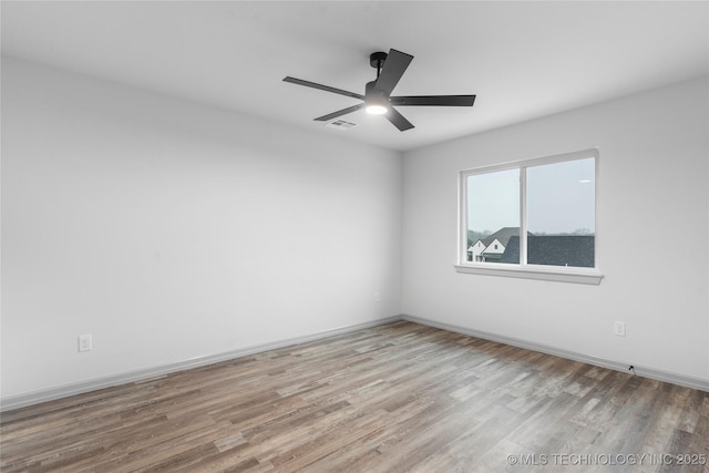 empty room featuring light hardwood / wood-style floors and ceiling fan