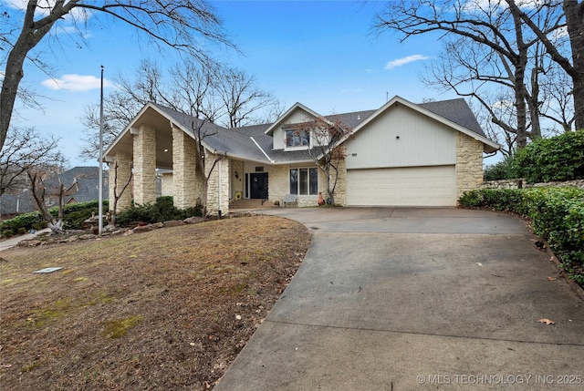 view of front facade with a garage